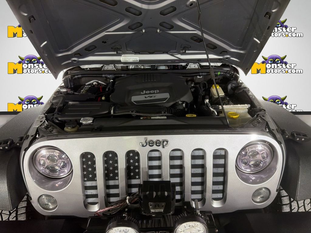Used 2015 Jeep Wrangler Sport w/ Connectivity Group AWD/4WD image 29