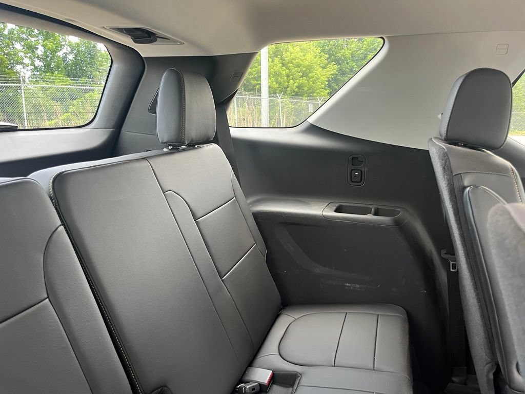 Used 2021 Chevrolet Traverse RS FWD image 32