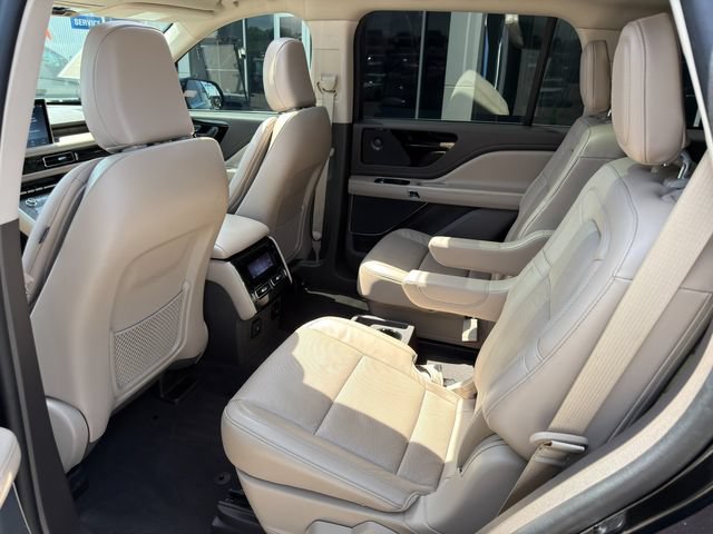Used 2024 Lincoln Aviator Reserve w/ Equipment Group 201A RWD image 16