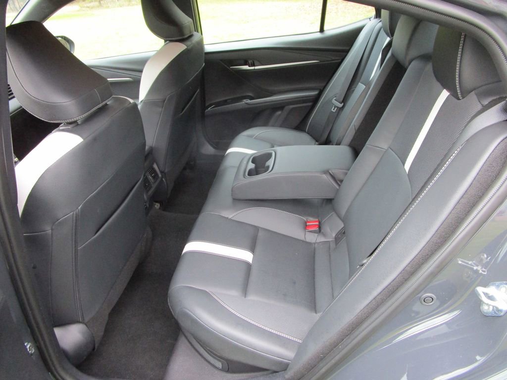 Used 2025 Toyota Camry SE image 15