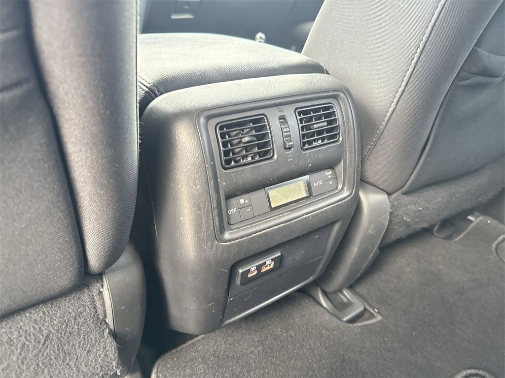 Used 2020 Nissan Pathfinder SV image 25