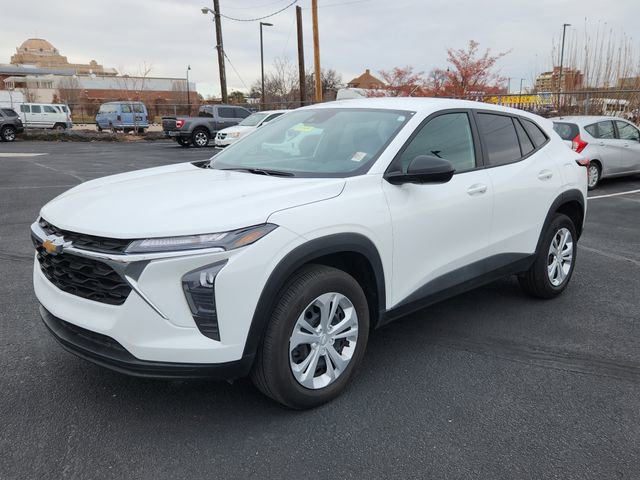 Used 2025 Chevrolet Trax LS FWD image 7