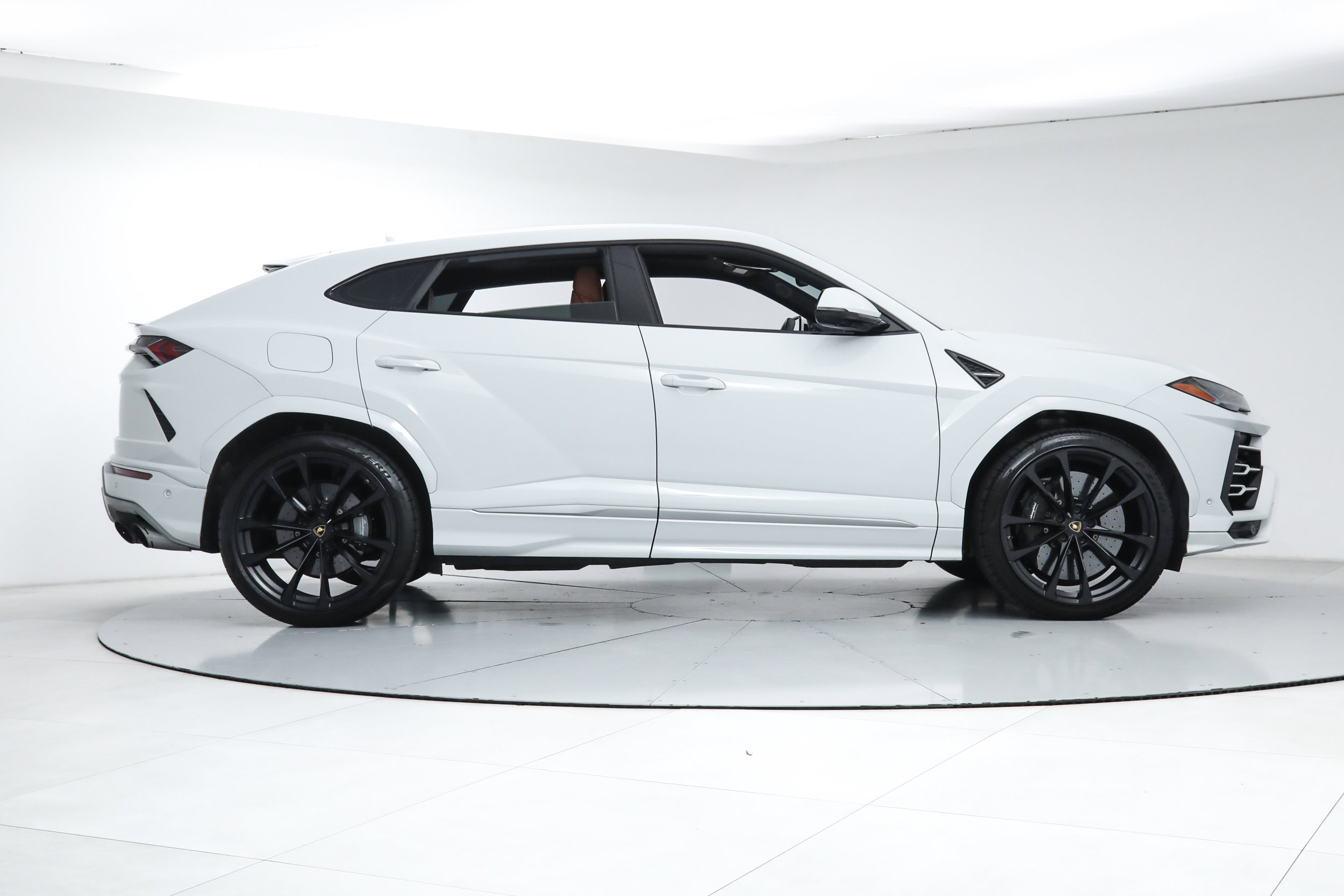 Used 2020 Lamborghini Urus AWD/4WD image 6