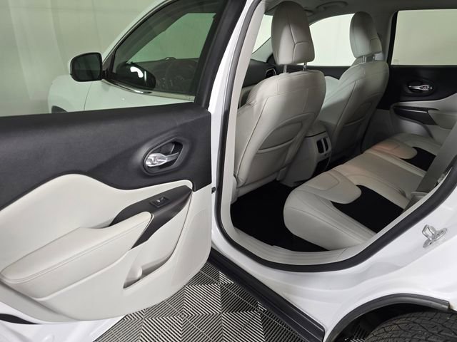 Used 2020 Jeep Cherokee Latitude Plus image 17