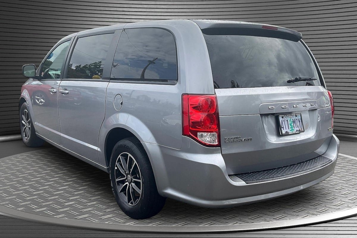 Used 2018 Dodge Grand Caravan SE FWD image 4