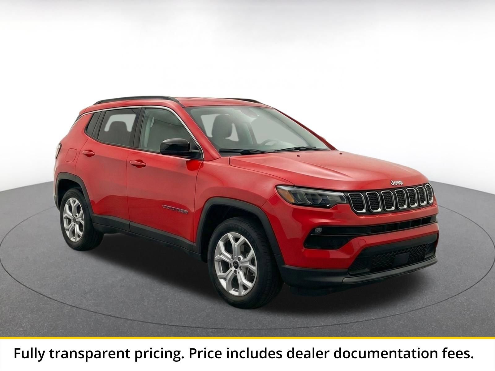 Used 2025 Jeep Compass Latitude AWD/4WD image 1