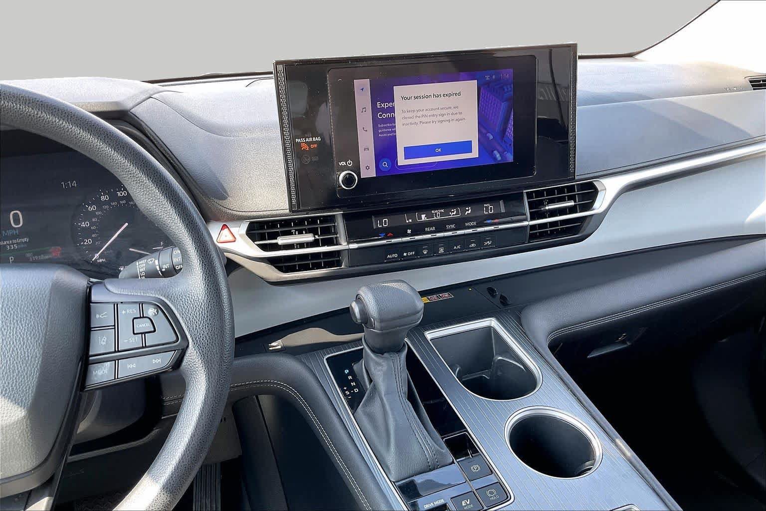 Used 2025 Toyota Sienna LE FWD image 7