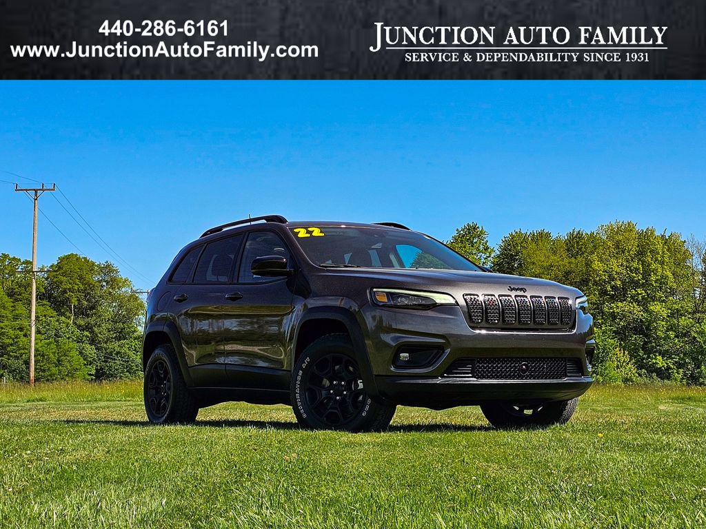 Certified 2022 Jeep Cherokee Latitude w/ Sun & Sound Group AWD/4WD image 1