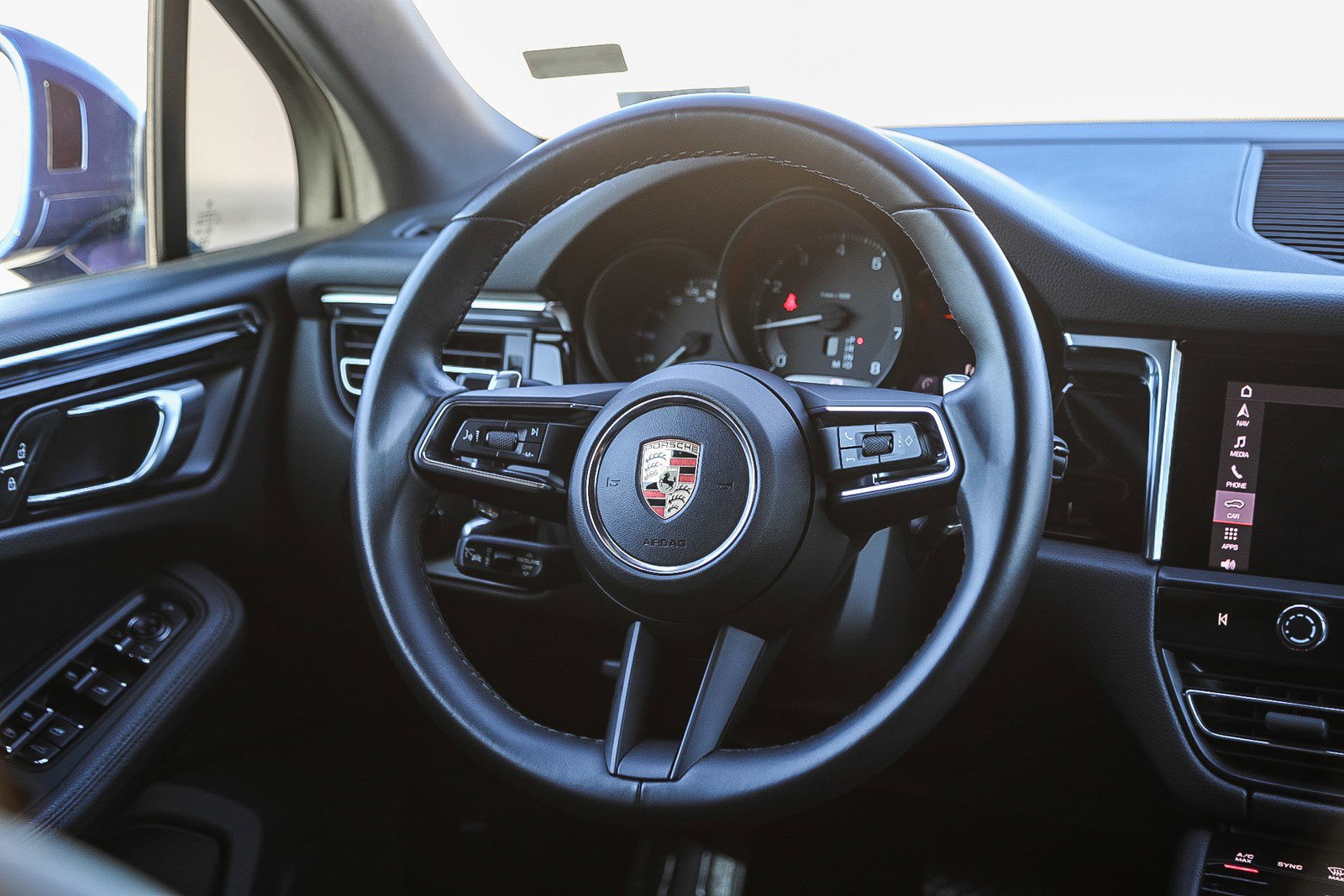 Used 2023 Porsche Macan Base image 15