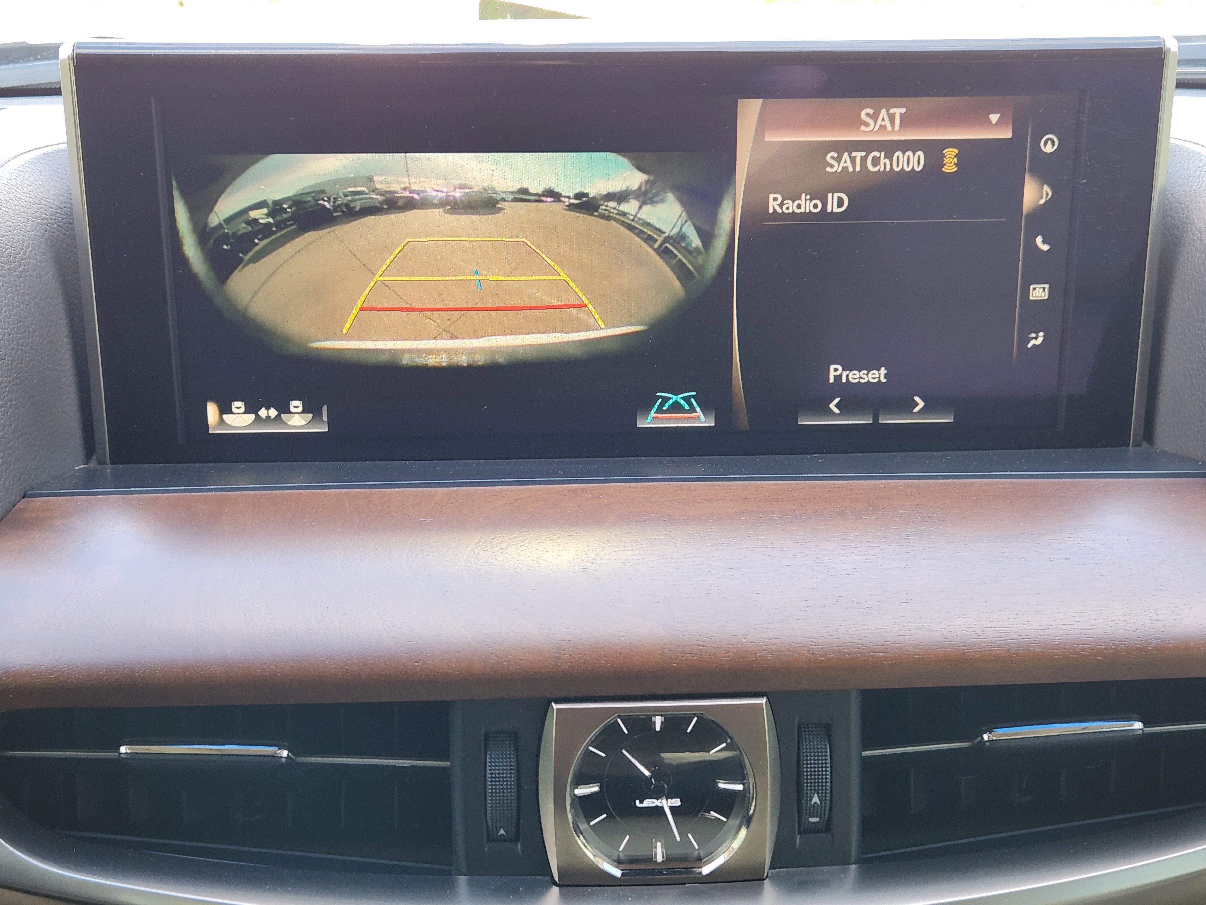 Used 2016 Lexus LX 570 4WD image 21