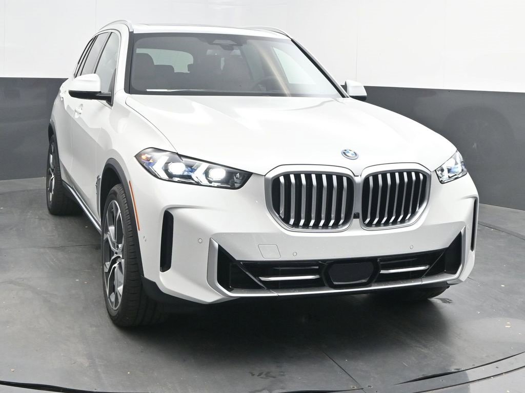 New 2026 BMW X5 xDrive50e image 2