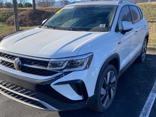 Certified 2024 Volkswagen Taos SEL image 9