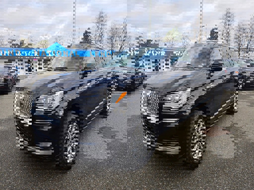 Used 2024 Lincoln Navigator L Premiere image 1