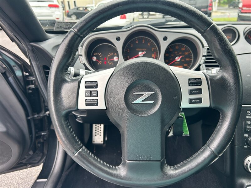 Used 2008 Nissan 350Z Touring RWD image 17