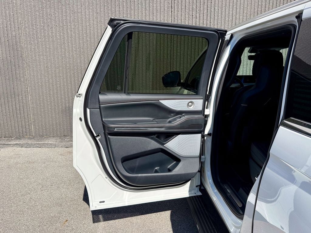 New 2026 Lincoln Navigator L Black Label AWD/4WD image 16