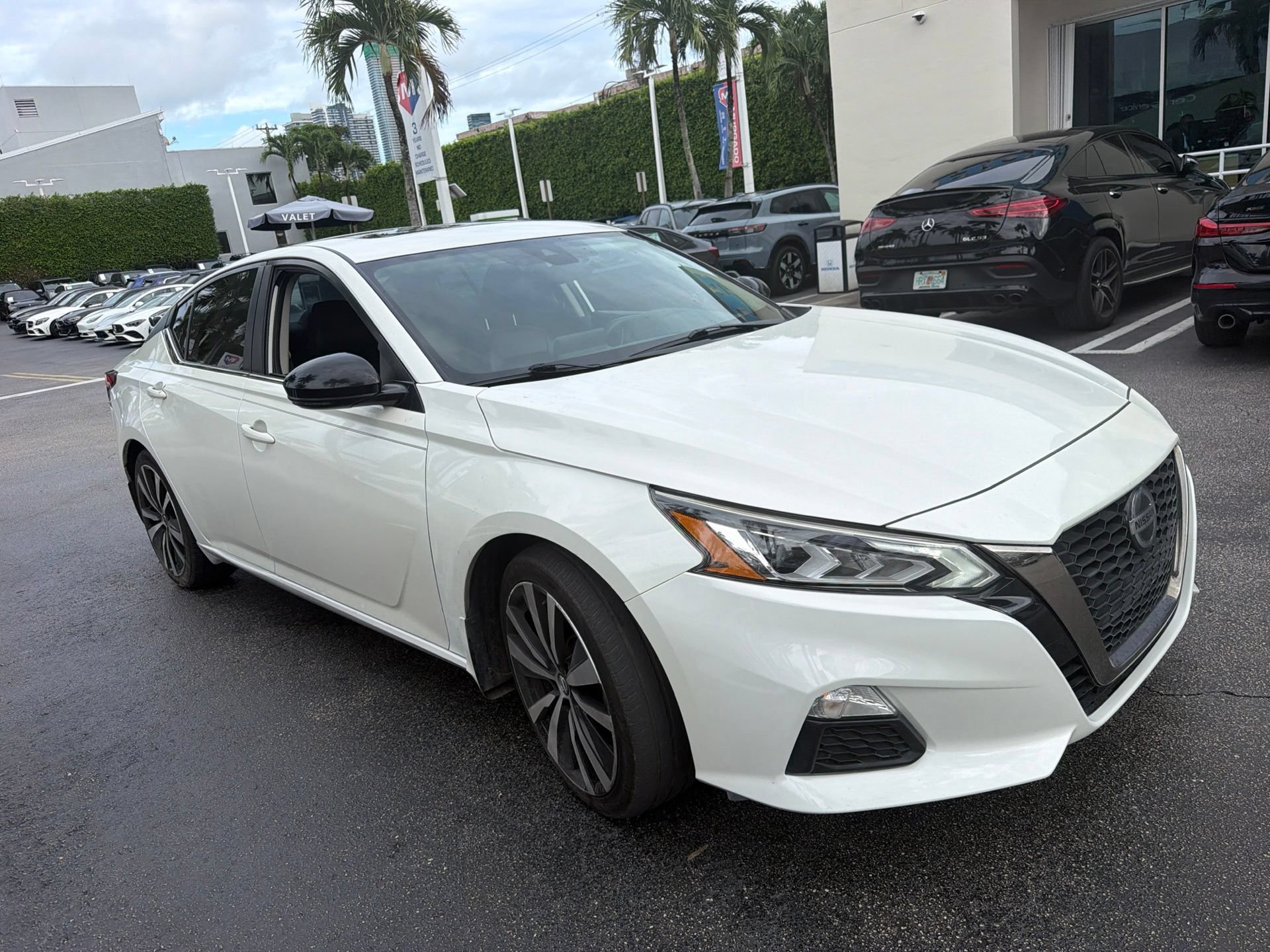 Used 2021 Nissan Altima 2.5 SR w/ SR Premium Package FWD image 5