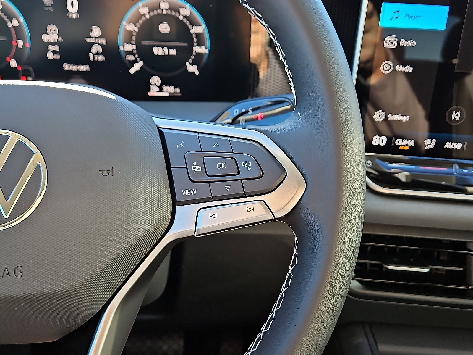 New 2026 Volkswagen Tiguan SE image 18