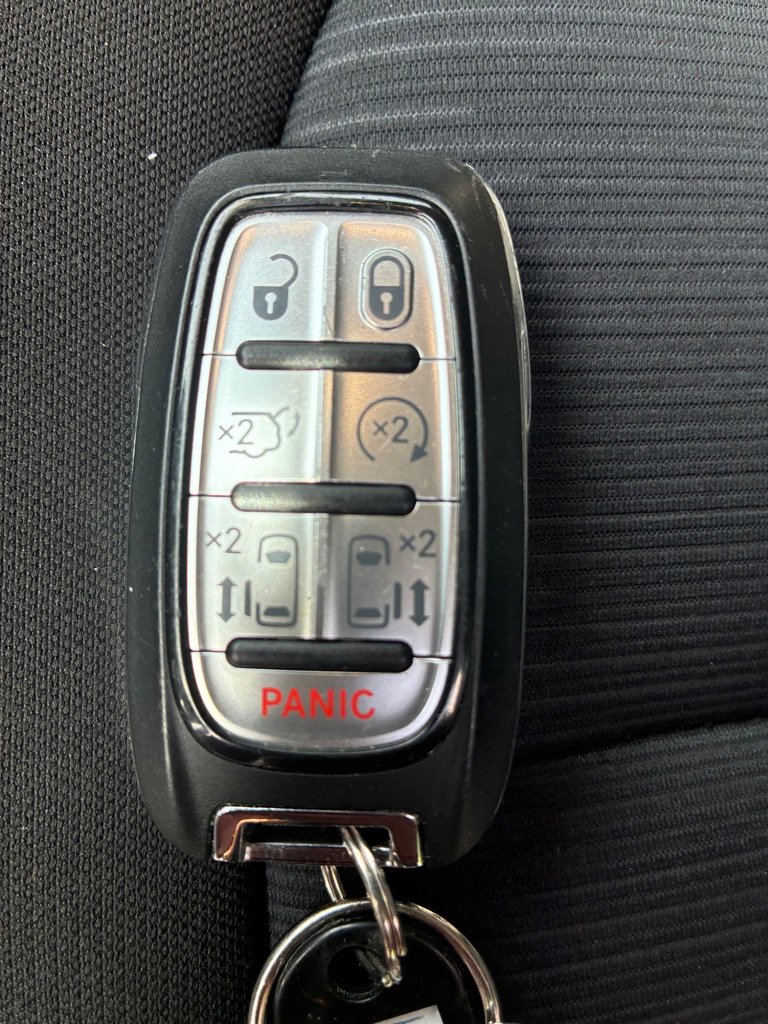Used 2020 Chrysler Pacifica Touring FWD image 61