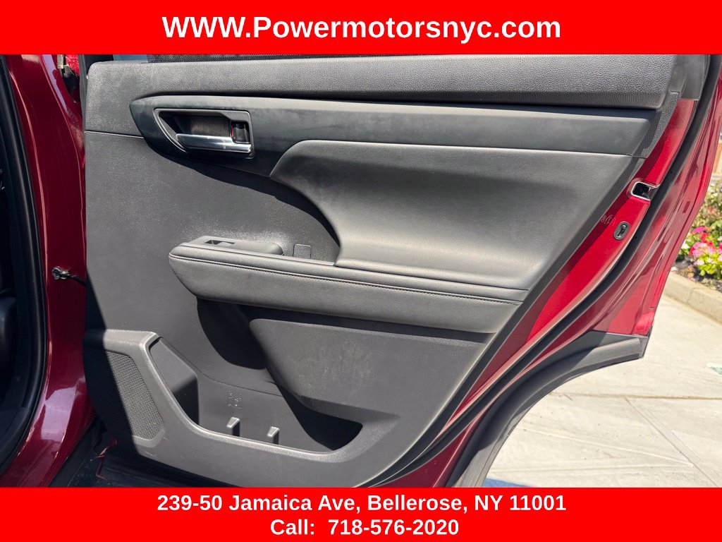 Used 2022 Toyota Highlander XSE FWD image 30