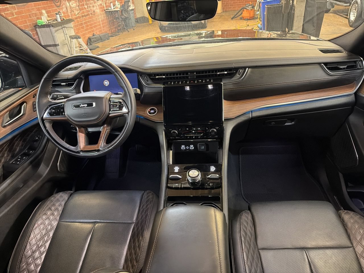 Used 2025 Jeep Grand Cherokee Summit AWD/4WD image 19