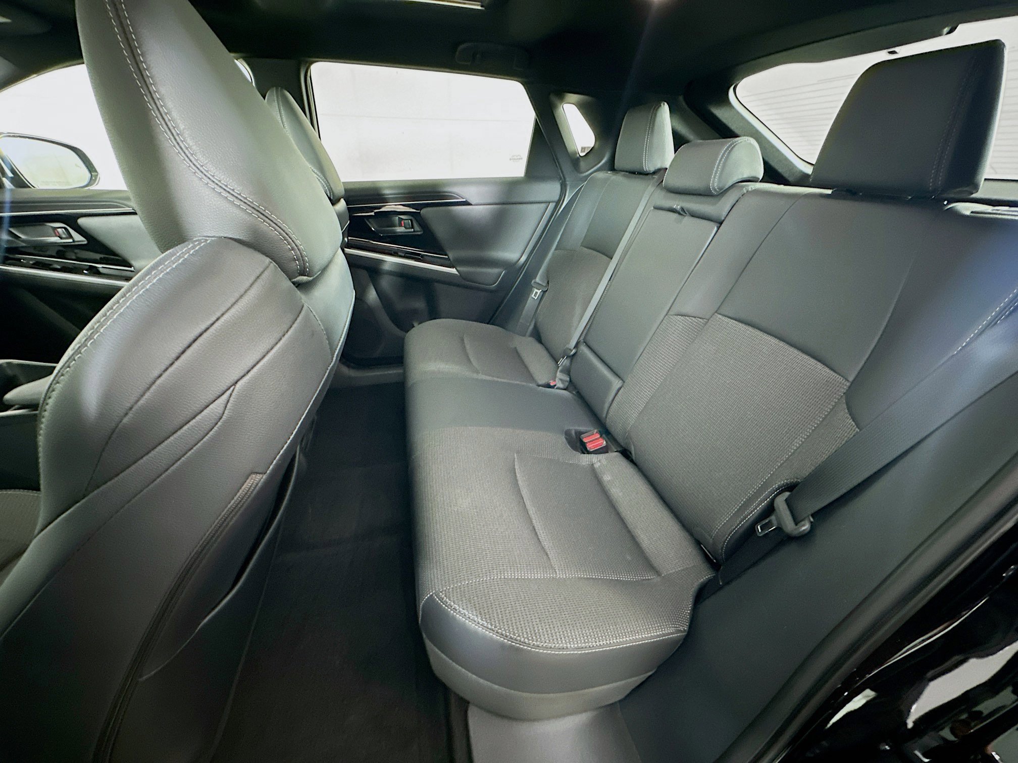 Used 2023 Toyota bZ4X XLE w/ Weather Package AWD/4WD image 27