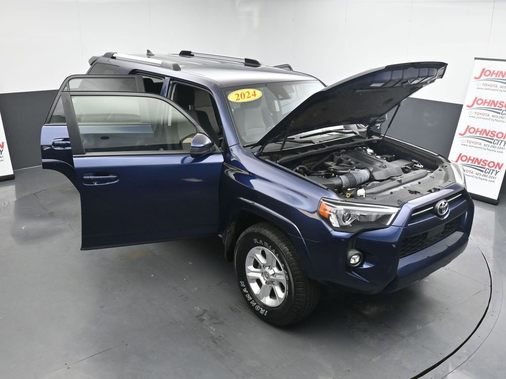 Used 2024 Toyota 4Runner SR5 AWD/4WD image 39