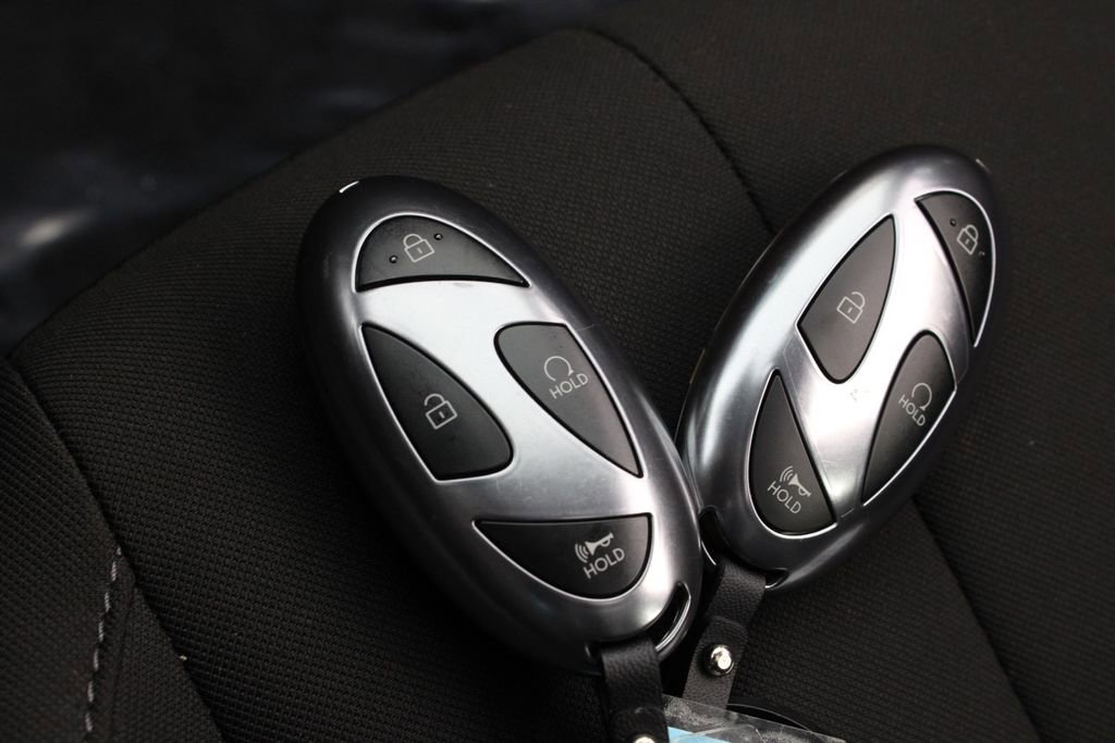 Used 2025 Hyundai Elantra SEL image 30