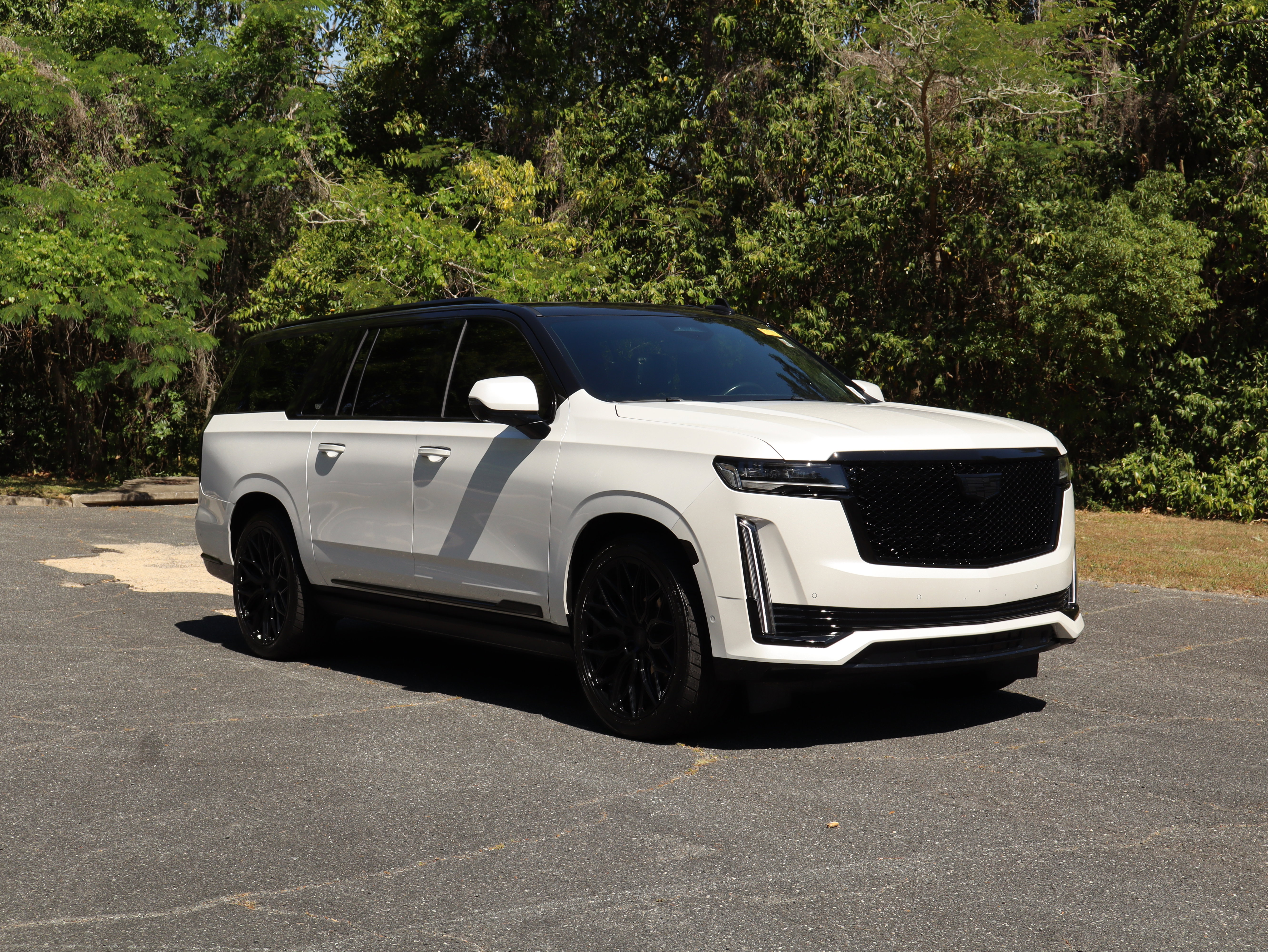 Used 2024 Cadillac Escalade ESV Premium Luxury Platinum w/ Heavy-Duty Trailer Package AWD/4WD image 9