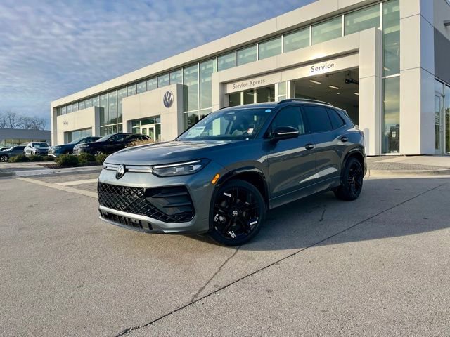 New 2026 Volkswagen Tiguan SE R-Line FWD image 1