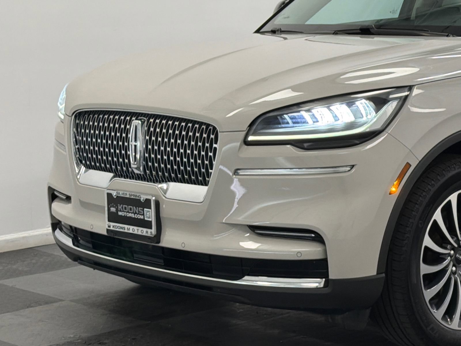Certified 2023 Lincoln Aviator AWD w/ Premium Package image 2