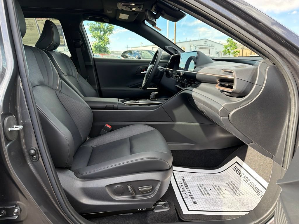 Used 2023 Toyota Crown w/ Carpet Mat Package (TMS) AWD/4WD image 12