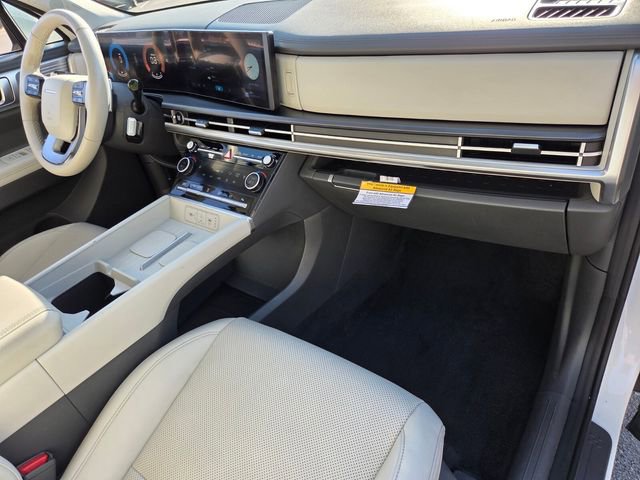 Used 2025 Hyundai Santa Fe SEL FWD image 17