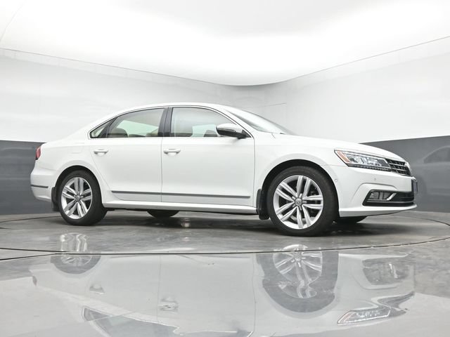 Used 2016 Volkswagen Passat 3.6 SEL Premium FWD image 10