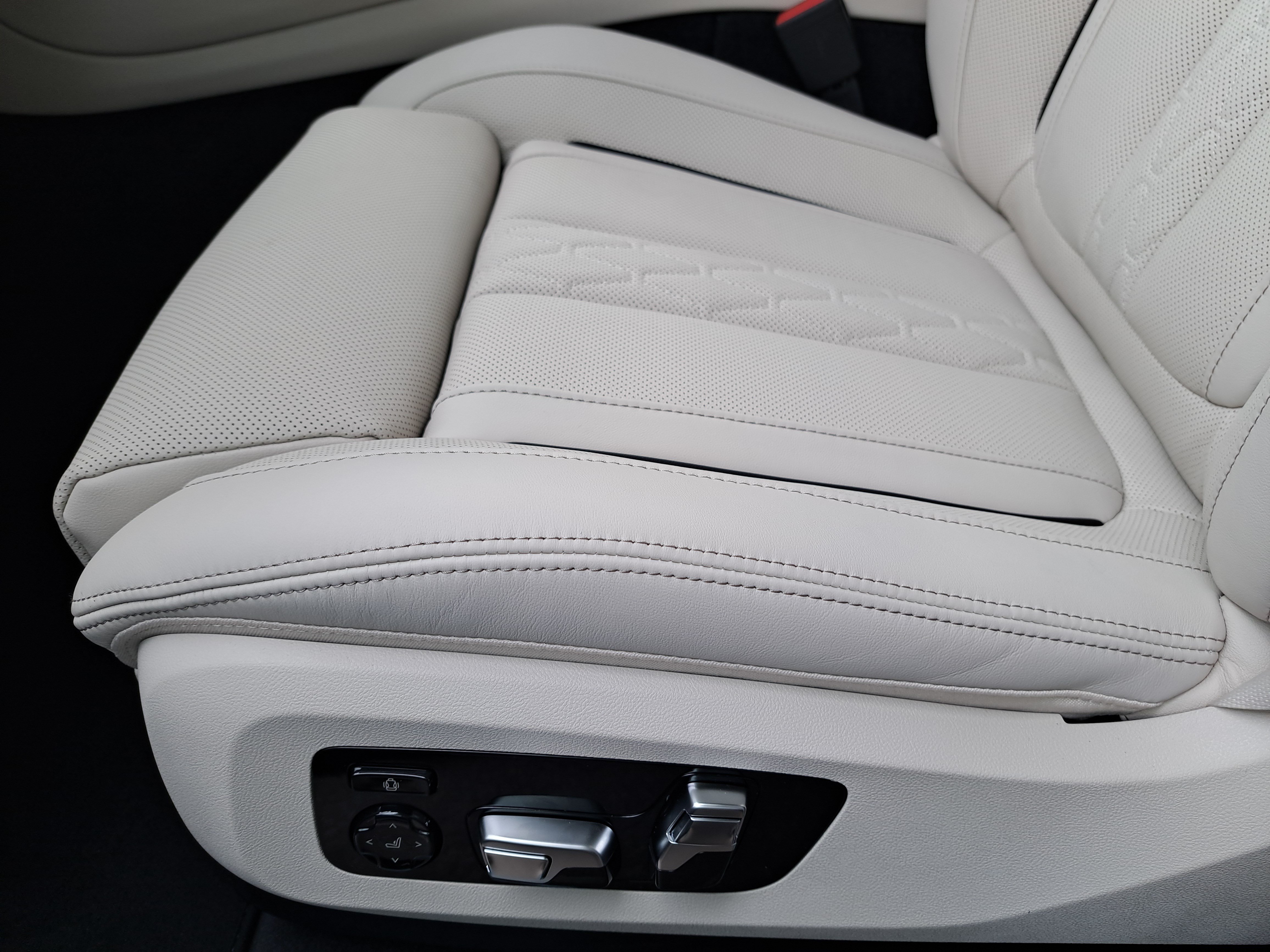 New 2026 BMW X5 M60i AWD/4WD image 31