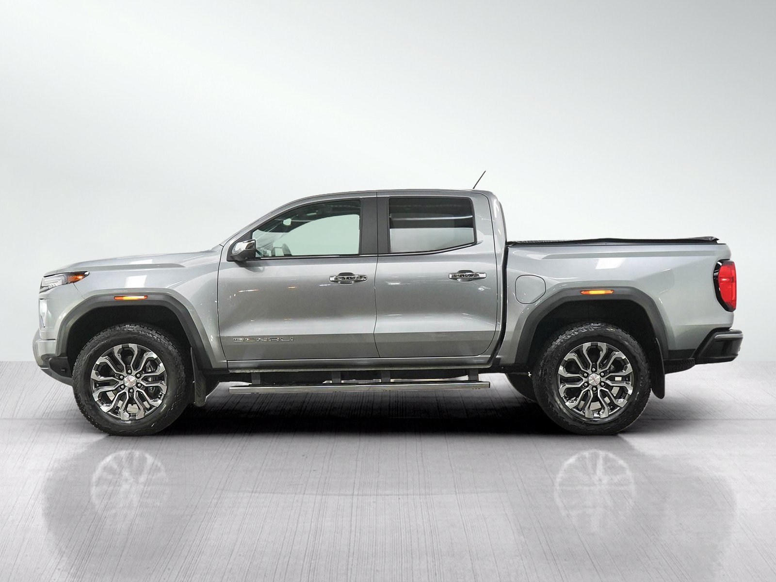 Used 2024 GMC Canyon Denali AWD/4WD image 2