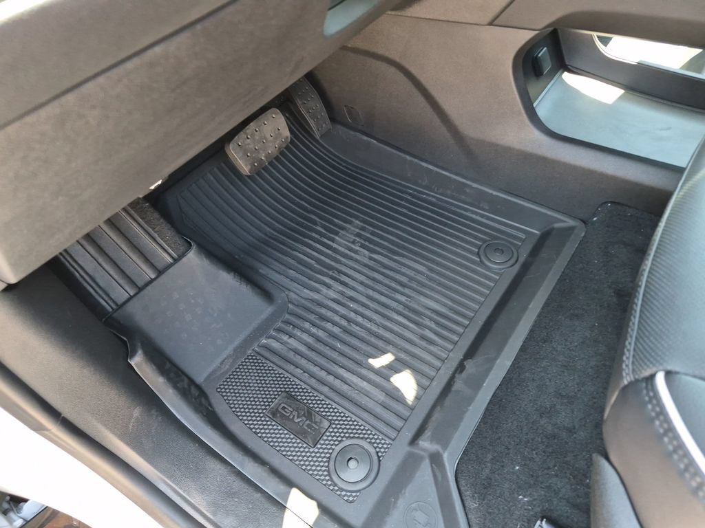 New 2027 GMC Acadia Denali w/ LPO, Floor Liner Package FWD image 19