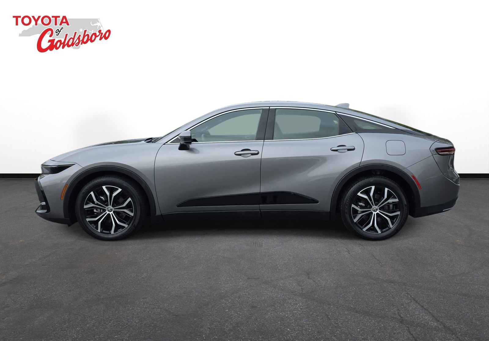 Used 2023 Toyota Crown XLE image 8