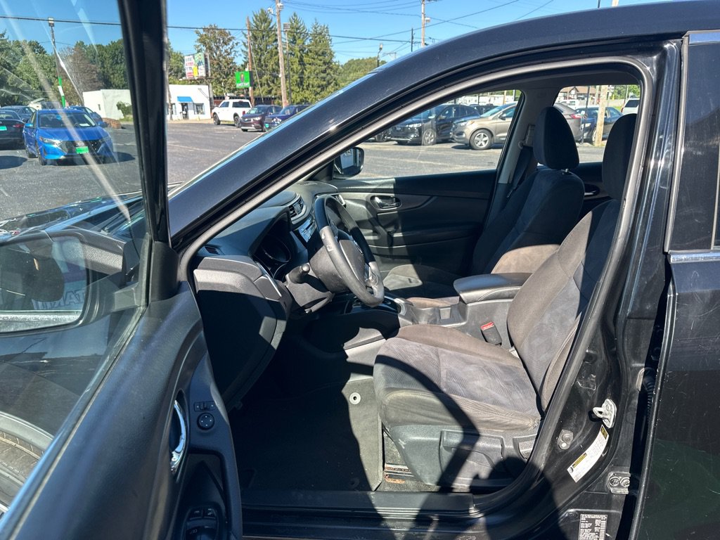Used 2015 Nissan Rogue S AWD/4WD image 9
