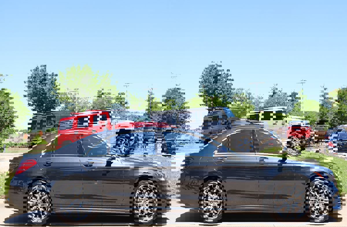 Used 2019 Mercedes-Benz S 560 Sedan w/ AMG Line Exterior image 8