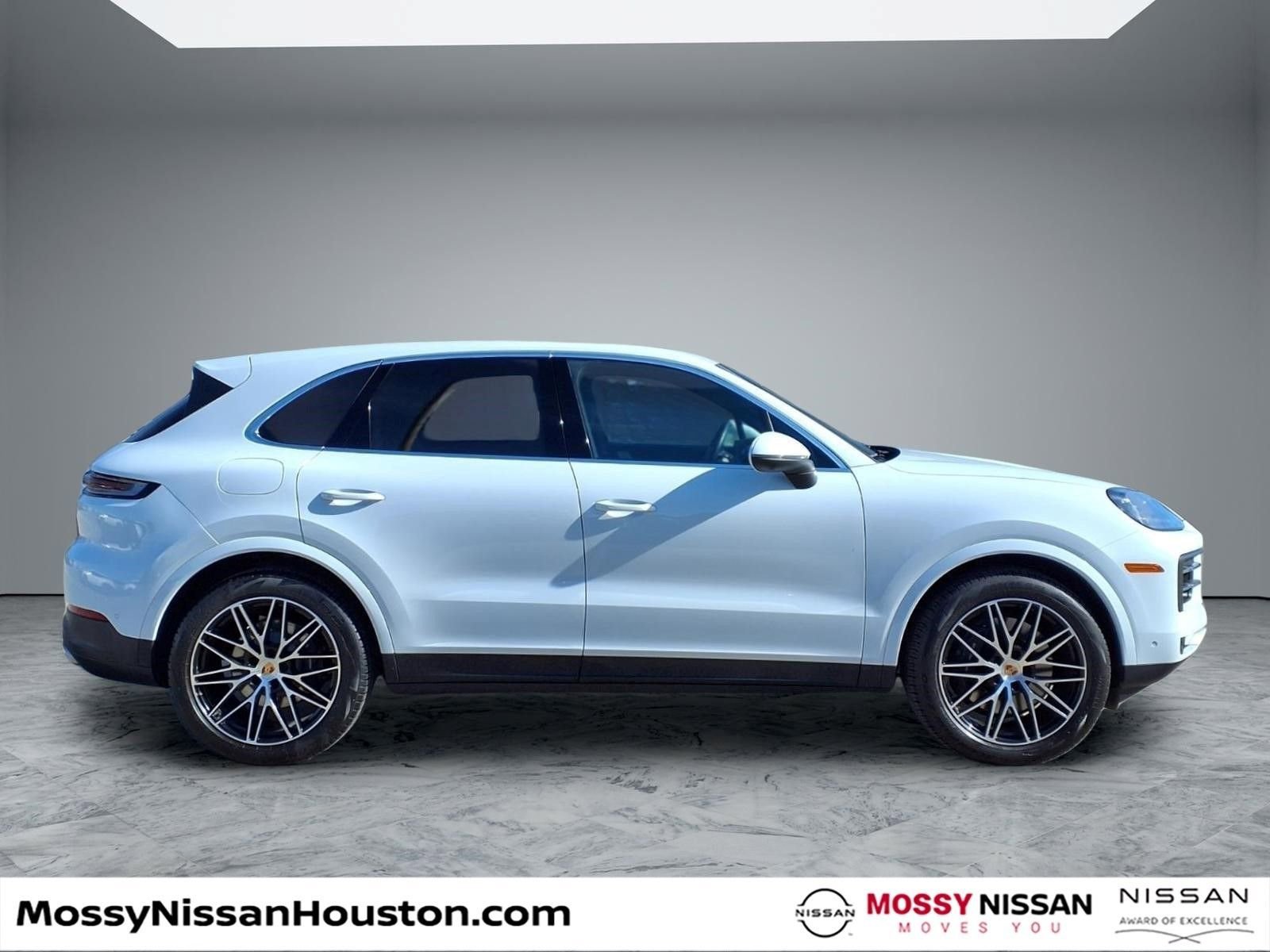 Used 2025 Porsche Cayenne image 8