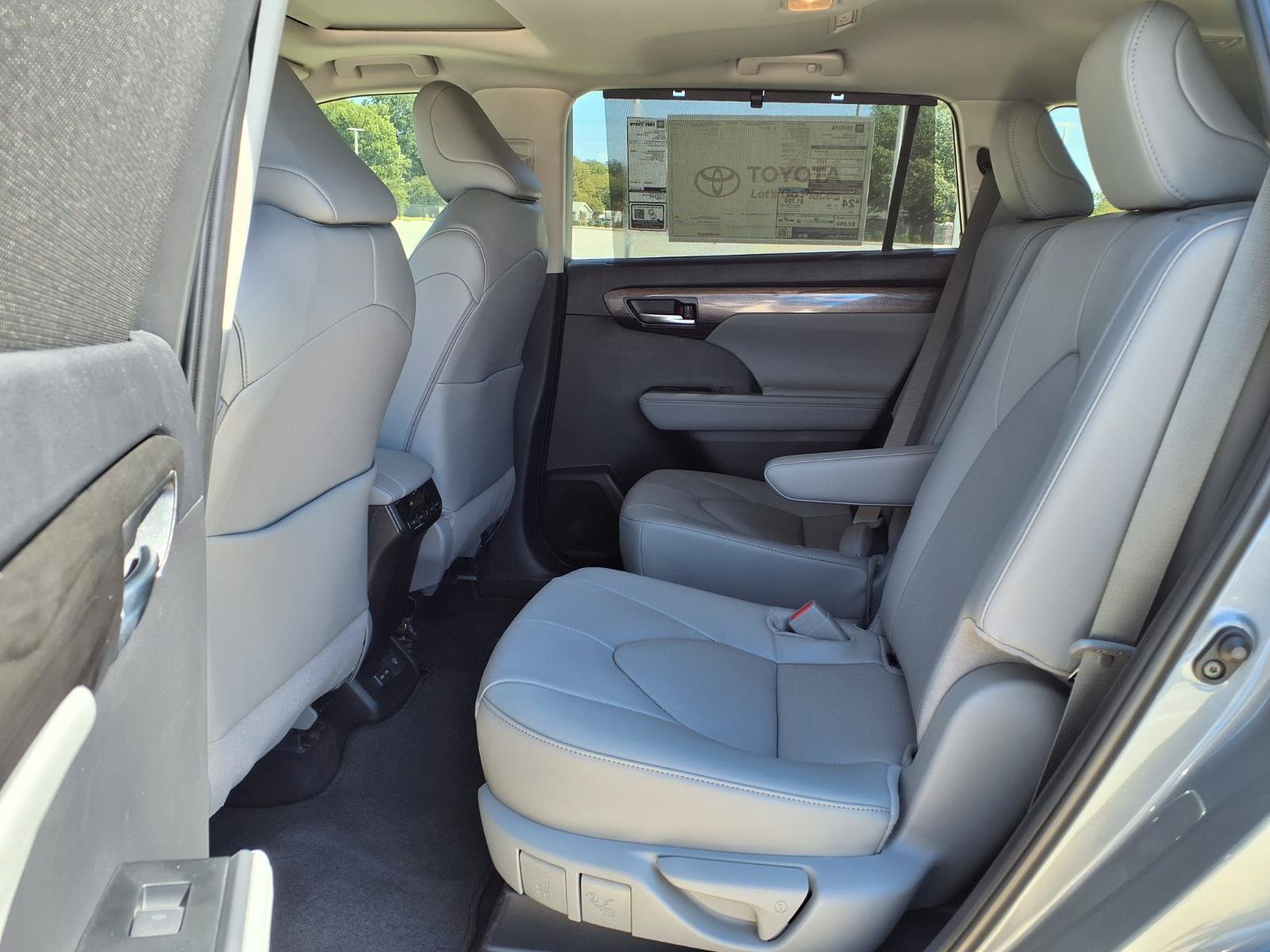 New 2026 Toyota Highlander Limited AWD/4WD image 24