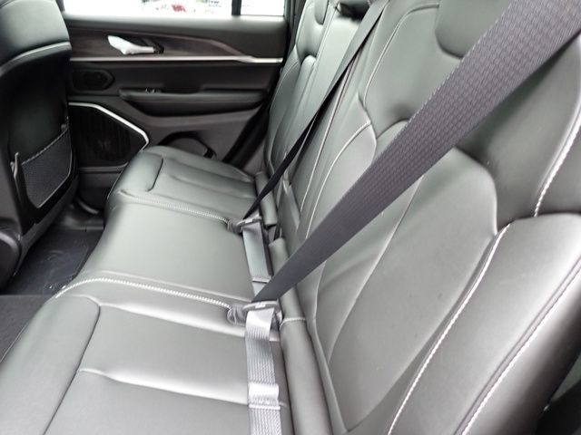 New 2025 Jeep Grand Cherokee Limited w/ Black Appearance Package AWD/4WD image 12