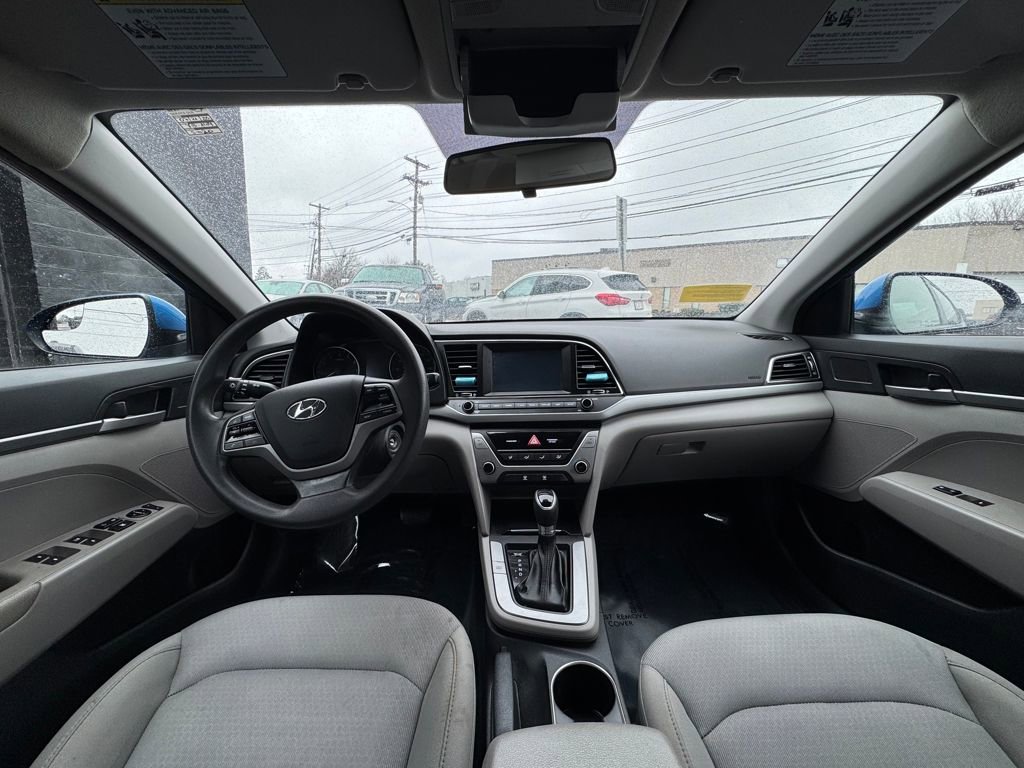 Used 2018 Hyundai Elantra SE w/ SE Connectivity Package 04 FWD image 16