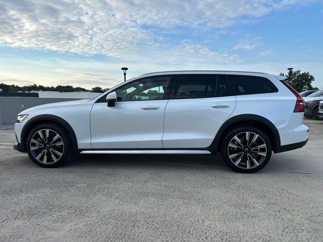 Certified 2024 Volvo V60 B5 Cross Country Ultimate AWD/4WD image 5