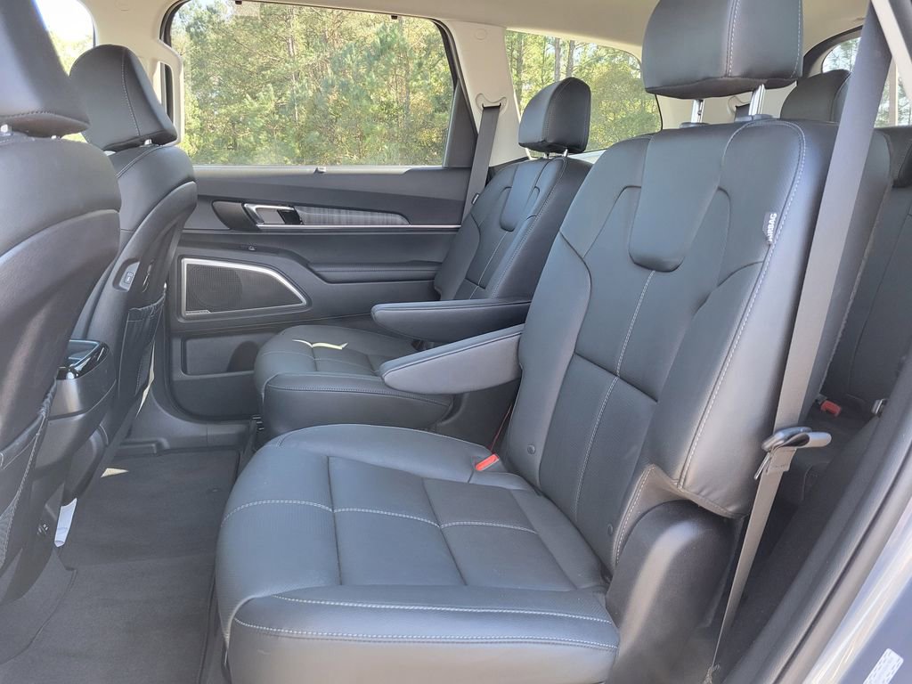 Used 2024 Kia Telluride EX w/ EX Captain's Chair Package image 15