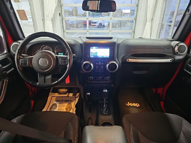Used 2015 Jeep Wrangler Unlimited Sahara w/ Connectivity Group AWD/4WD image 12