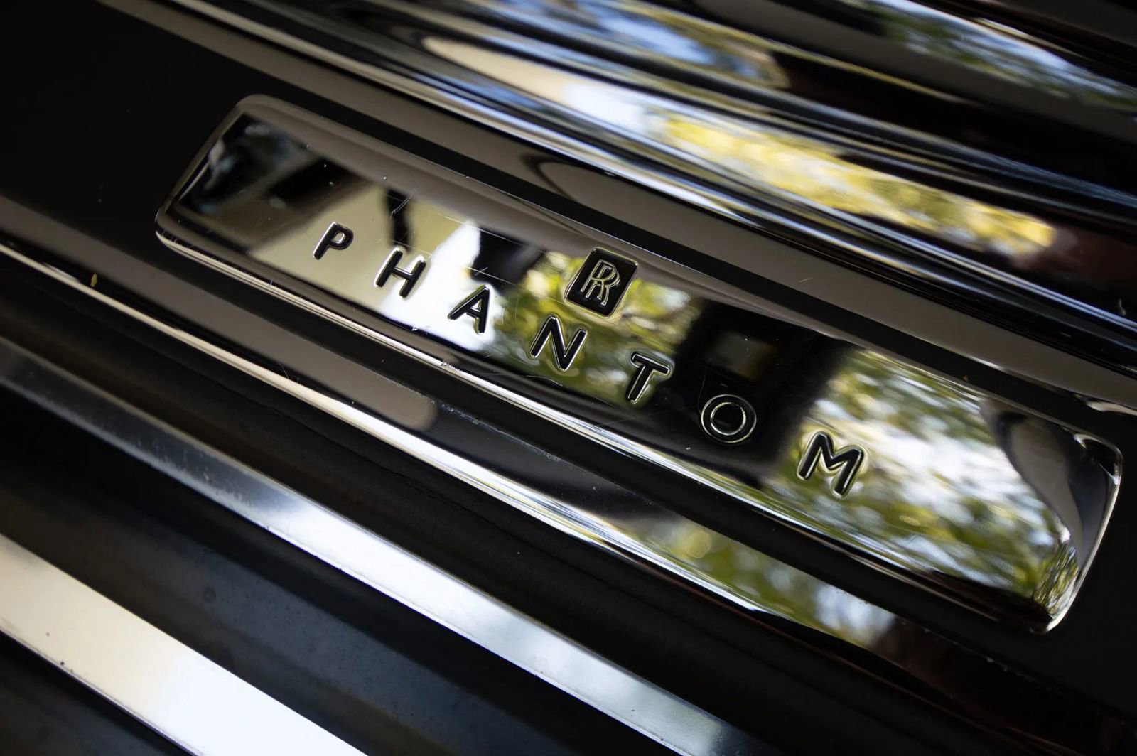 Used 2016 Rolls-Royce Phantom Drophead Coupe image 4