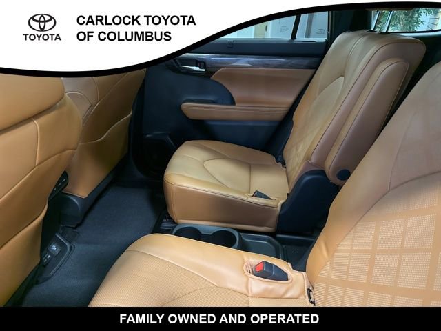 Used 2023 Toyota Highlander Platinum image 14
