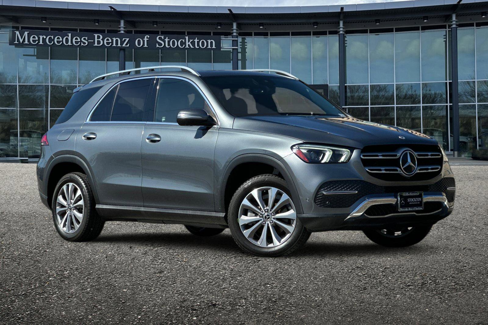 Certified 2022 Mercedes-Benz GLE 350 4MATIC w/ Premium Package image 2