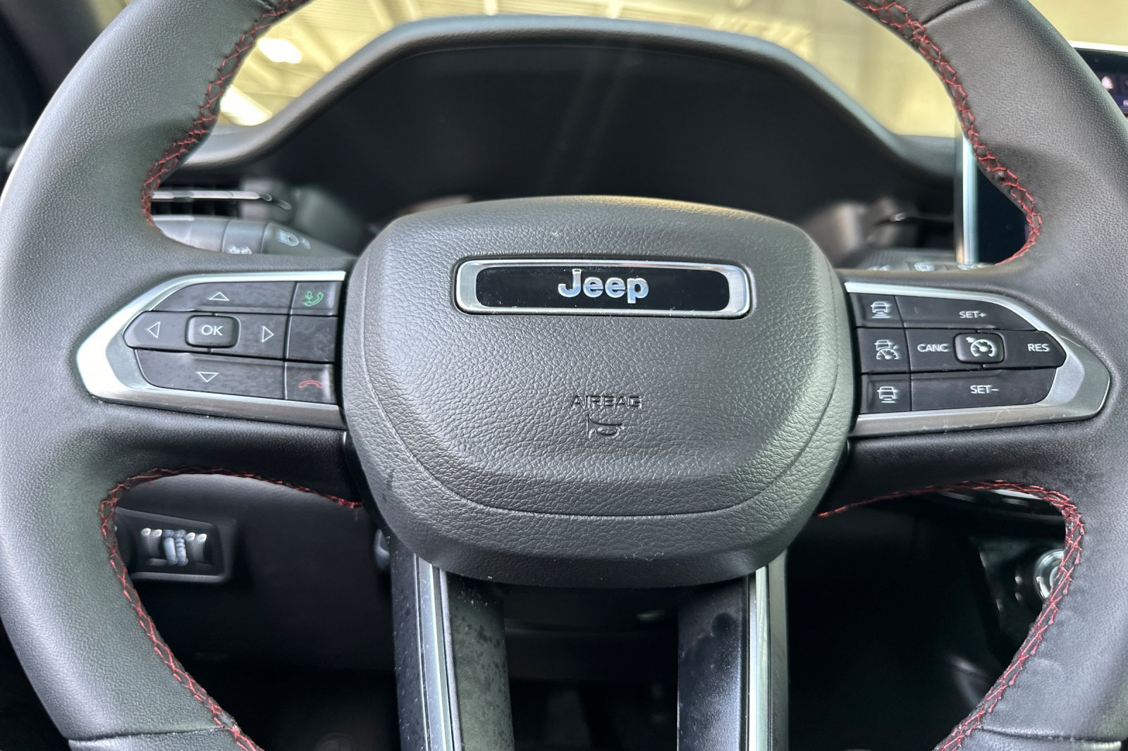 Used 2025 Jeep Compass Trailhawk AWD/4WD image 23